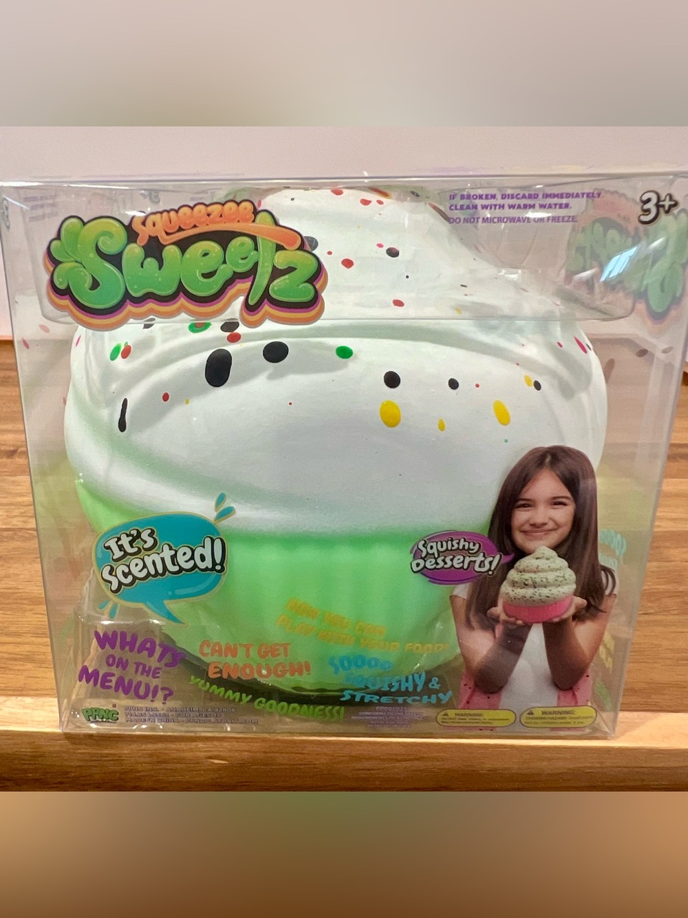 🔥💚Viral Squeezee Sweetz Scented Cupcake Squishy - Mint & White Sprinkles